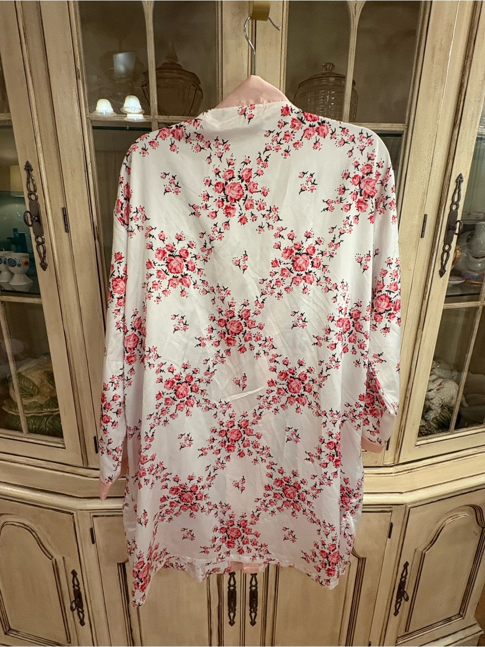 Morgan Lane White Satin Robe with Pink Floral Print - Picture 3 of 8